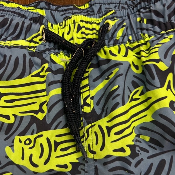 Vineyard Vines Fish Print Swim Shorts Blue and Green Size Medium M 12-14 - Picture 3 of 5